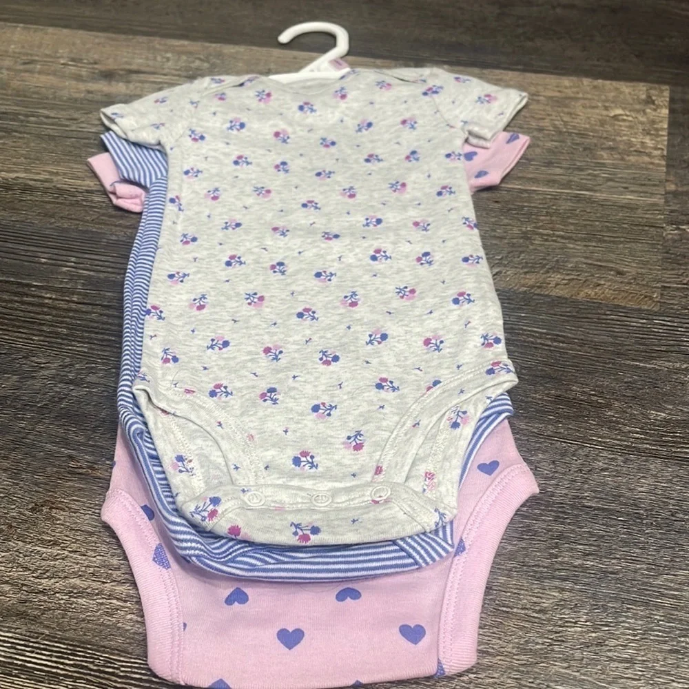3 pc carter’s baby bodysuit